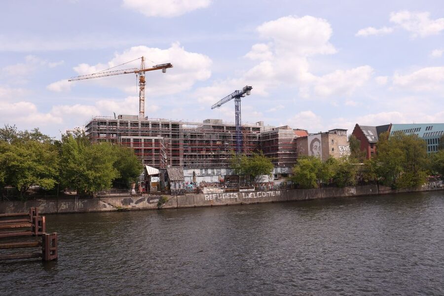 Berlin: Alternative Berlin Walking Tour - Finishing in Friedrichshain