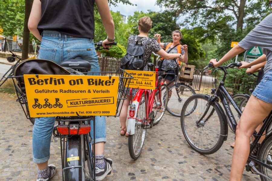Berlin: Alternative Bike Tour of Kreuzberg & Friedrichshain - Bikes, group size, and riding comfort