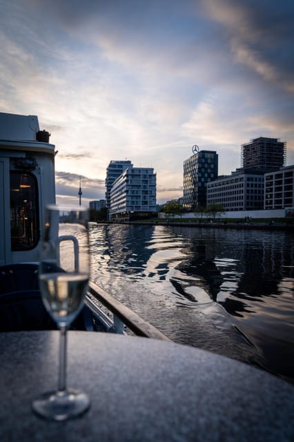 Berlin: Audrey Ahoi! Spree cruise with drag queen (HOL) - Why this Spree cruise is different