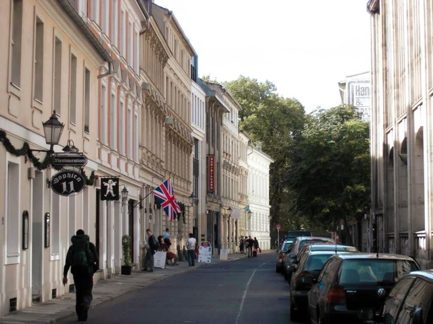 Berlin: Backyards of Berlin 2-Hour Tour - Starting at Hackesche Höfe