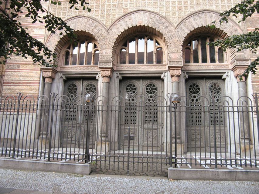 Berlin: Backyards of Berlin 2-Hour Tour - Oranienburger Straße and the New Synagogue