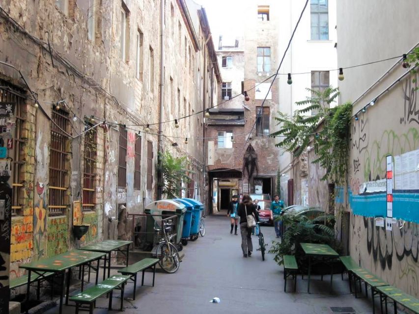 Berlin: Backyards of Berlin 2-Hour Tour - Finishing at Heckmann Höfe