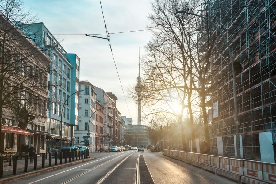 Berlin: Backyards of Berlin 2-Hour Tour - What the two-hour format means