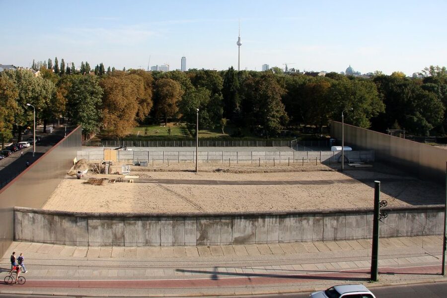 Berlin: Berlin Wall and the Cold War Walking Tour - The death strip makes the Wall harder to misunderstand