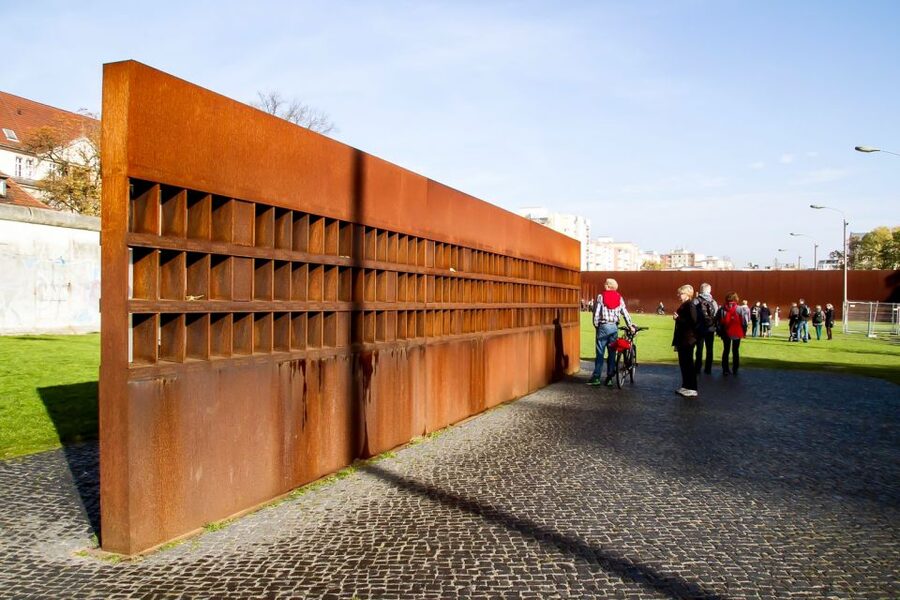 Berlin: Berlin Wall Tour Berlin East West - Why a short Berlin Wall walk can matter