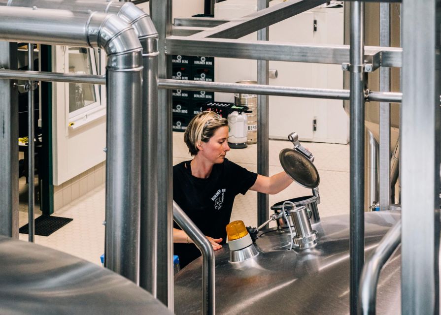 Berlin: Berliner Berg Brewery Tour with Beer Tasting - The price and what you receive