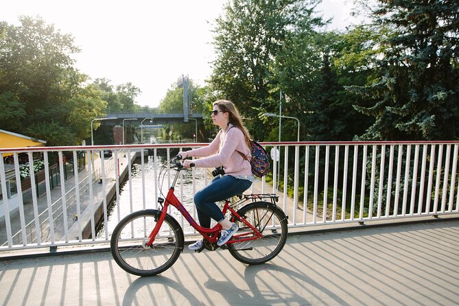 Berlin Bike and Electric Bike Rentals - Bike, e-bike, and helmet details
