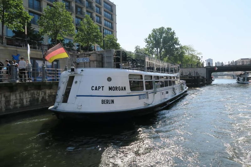 Berlin: Boat Sightseeing Cruise with Audioguide - Starting at Domaquareé beside the DDR Museum