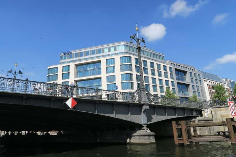 Berlin: Boat Sightseeing Cruise with Audioguide - Haus der Kulturen der Welt, Tiergarten, and the TV Tower