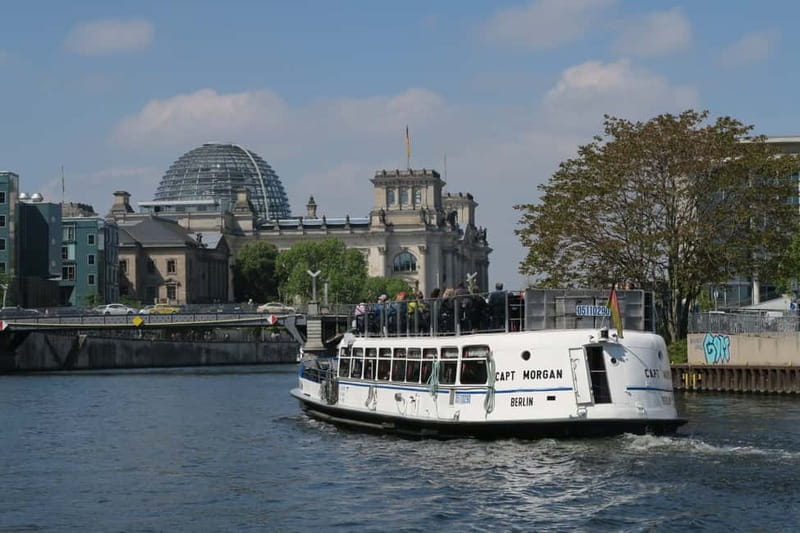 Berlin: Boat Sightseeing Cruise with Audioguide - What the one-hour length means for value