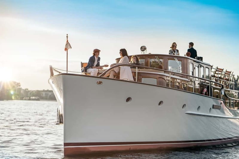 Berlin: Boat Sightseeing Tour on Electric Motor Yacht - Finding the yellow FLAGSHIP.BERLIN jetty