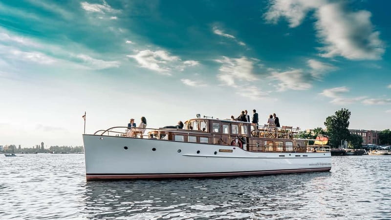 Berlin: Boat Sightseeing Tour on Electric Motor Yacht - From Berlin Cathedral to Museum Island