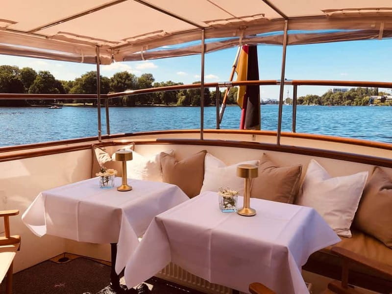 Berlin: Boat Sightseeing Tour on Electric Motor Yacht - Nikolaiviertel and the Palace of Tears