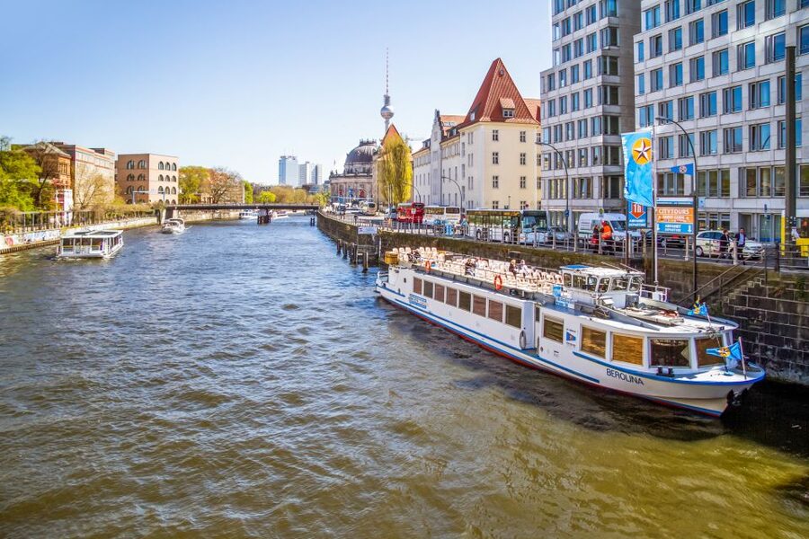 Berlin: Boat Tour Along the River Spree - Bellevue Palace, the Victory Column, and Berlin’s formal side