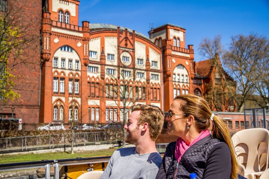 Berlin: Boat Tour Along the River Spree - Charlottenburg Palace and the change of scenery
