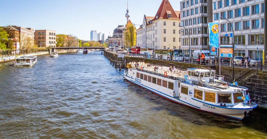 Berlin: Boat Tour Along the River Spree - Hamburger Bahnhof and the return toward Friedrichstrasse