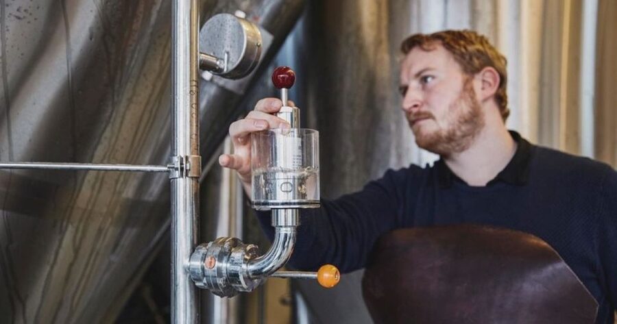 Berlin: BRLO BRWHOUSE Tour and Craft Beer Tasting - Seeing how BRLO makes its beer