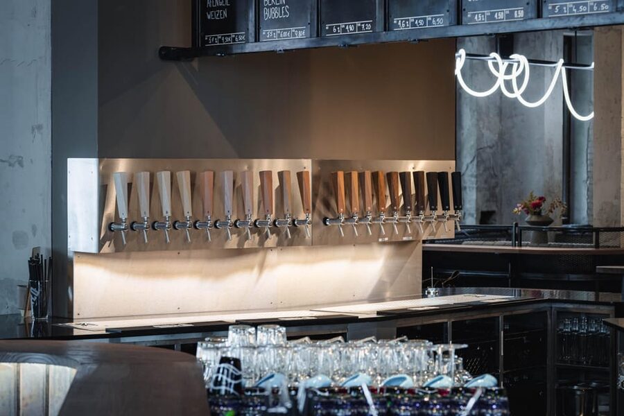 Berlin: BRLO Charlottenburg Tasting Session - Checking in at the BRWPUB front desk
