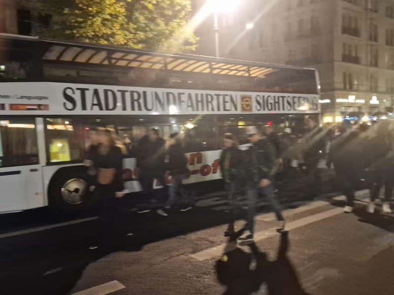 Berlin: Bus Tour by Night with Live Commentary - How the live commentary changes the ride