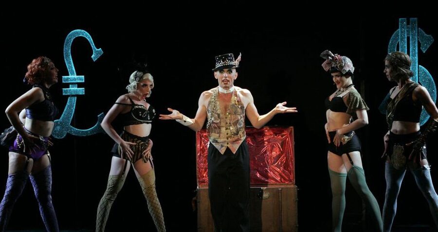 Berlin: Cabaret – The Berlin Musical at Tipi am Kanzleramt - The tent stage and table service