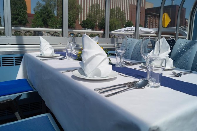 Berlin Capital 4-Course Sunset Dinner Cruise Including Drinks - What this Berlin dinner cruise is really like