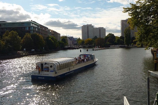 Berlin Capital 4-Course Sunset Dinner Cruise Including Drinks - The four-course menu and drink service