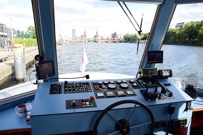Berlin Capital 4-Course Sunset Dinner Cruise Including Drinks - Watching Berlin from the Spree