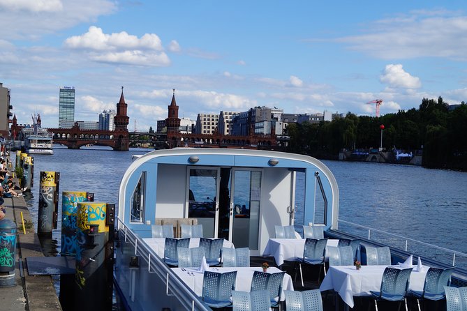 Berlin Capital 4-Course Sunset Dinner Cruise Including Drinks - Timing, group size, and the sunset question