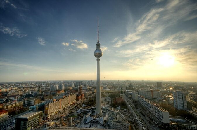 Berlin Capital 4-Course Sunset Dinner Cruise Including Drinks - Arriving at Rosengarten after sunset