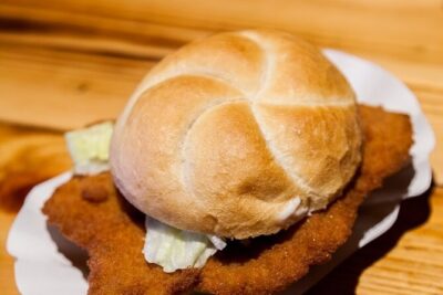 Berlin Center Food Tour with 8+ Authentic Local Tastings