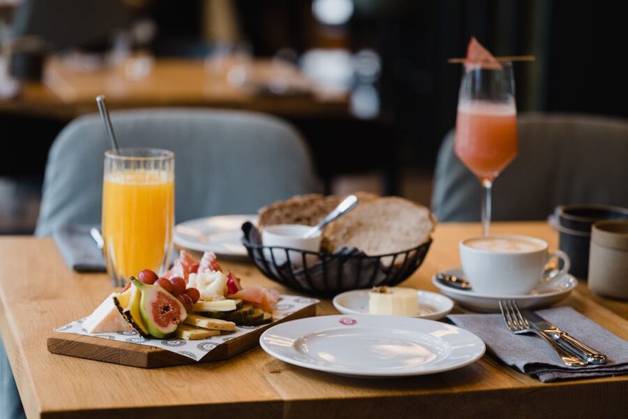 Berlin: Champagne Fine Dining Breakfast in Kreuzberg - Choosing your breakfast course