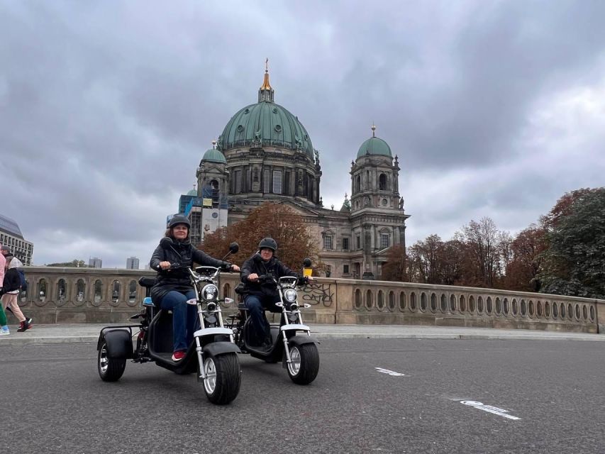 Berlin City: 2 Hour Guided Fat Tire E-Scooter Tour - Brandenburg Gate and the Reichstag in one powerful opening