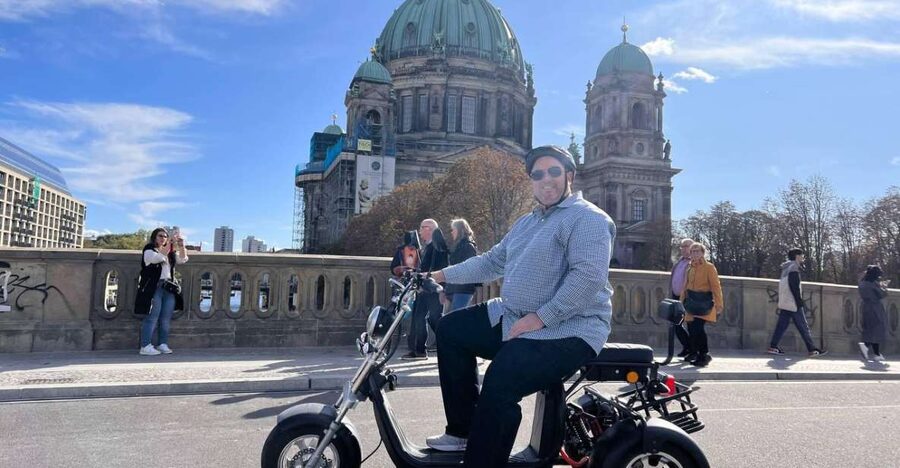 Berlin City: 2 Hour Guided Fat Tire E-Scooter Tour - Getting comfortable before the Brandenburg Gate