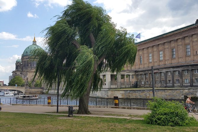 Berlin City Center: The Most Famous Sites (private 3 hours Walking tour) - Gendarmenmarkt, Bebelplatz, and Unter den Linden