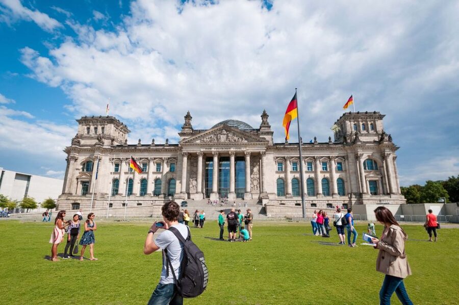 Berlin: City Center Walking Tour - The Holocaust Memorial and Brandenburg Gate