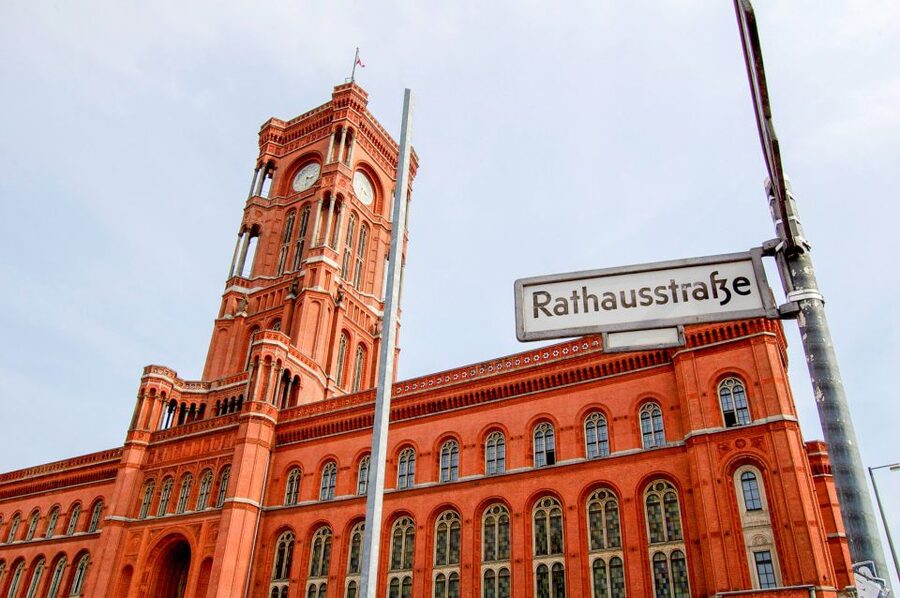 Berlin: City Center Walking Tour - What the small group and German guide mean for you