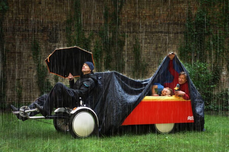 Berlin: City Sightseeing Tour in a Unique BedBike - Comfort in winter and shade in summer