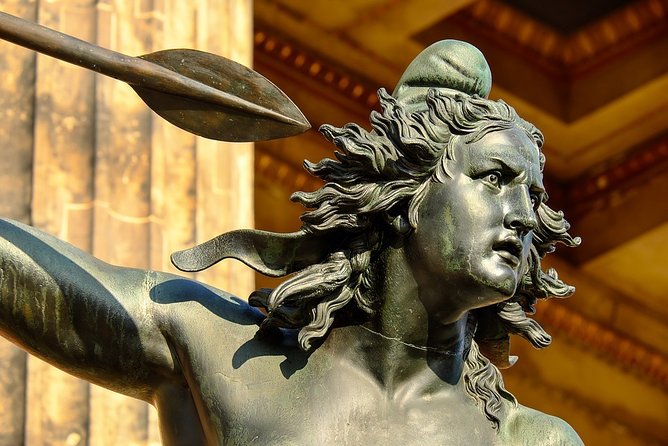 Berlin City Tour with Hotel pick up and Drop off - What this four-hour Berlin tour is trying to do