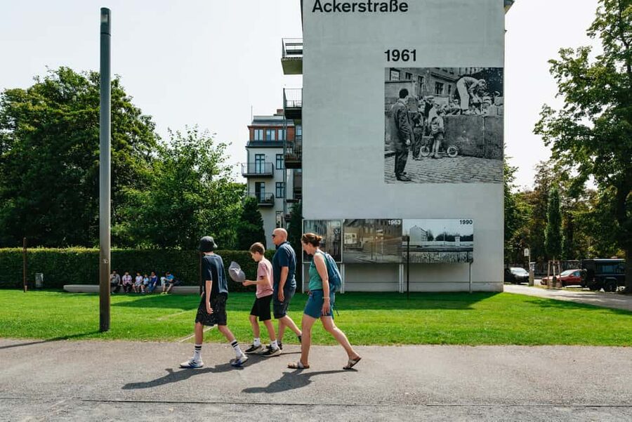 Berlin: Cold War Walking Tour on Berlin Wall Route - Understanding Berlin Between 1961 and 1989