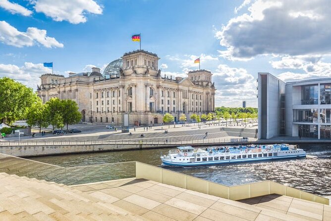 Berlin Complete in one day - Starting at Pariser Platz and the Brandenburg Gate