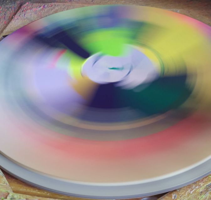 Berlin: Create Your Own Spin Painting at Jans Echternacht - How the one-hour session is likely to feel