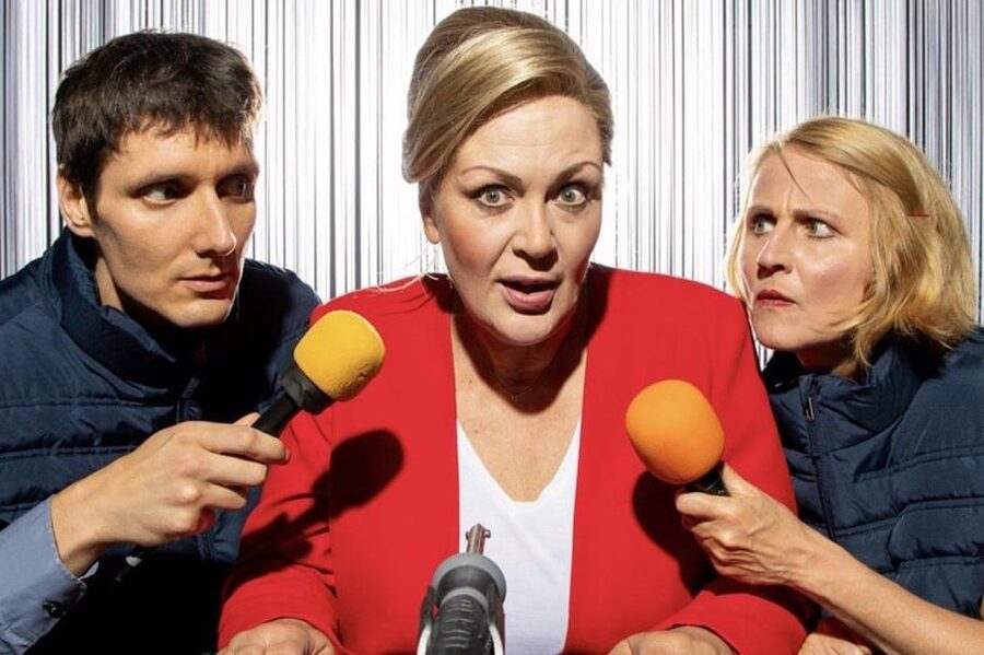 Berlin: Die Stachelschweine-Steglitz, wir haben ein Problem! - Is $45 fair for two hours of cabaret?