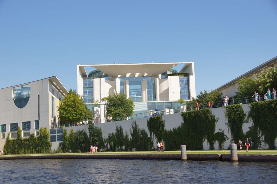 Berlin: Dinner Cruise on the Spree with Prosecco - From Charlottenburg to Berlin’s Central Sights