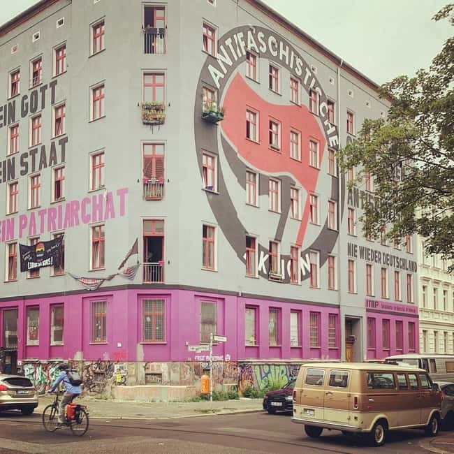 Berlin: DIY & Subculture Sightseeing in a 1972 Ford Van! - Riding between Friedrichshain and Kreuzberg