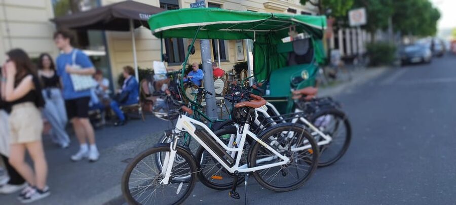 Berlin (E)Bike Tour Historical Highlights in Small groups - Starting at Weinbergsweg 6 near Rosenthaler Platz