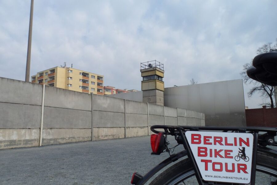 Berlin: E-Bike Tour of the Berlin Wall and Mitte Highlights - The Holocaust Memorial and Berlins difficult memory