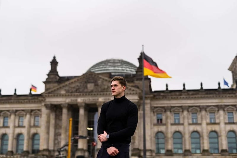 Berlin: Early Morning Private Photoshoot to avoid the Crowd - Lustgarten, Altes Museum, and Berlin Cathedral