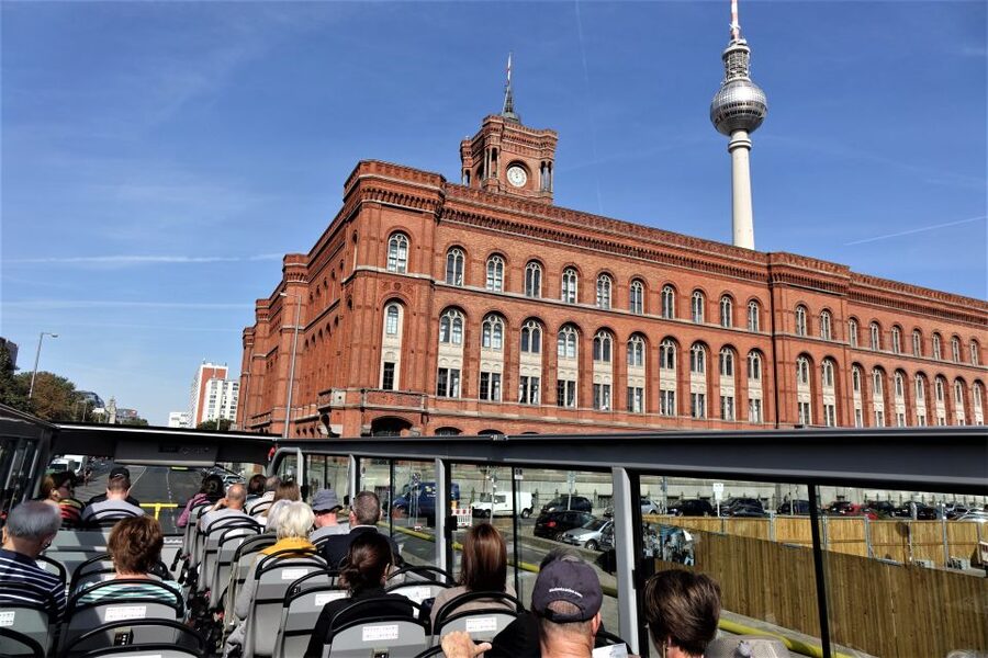 Berlin: East and West Hop-On Hop-Off Bus Tour - Gendarmenmarkt, Neptune Fountain, and Alexanderplatz
