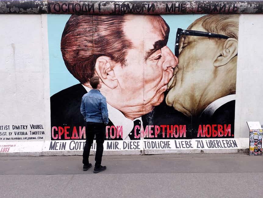 Berlin: East and West Wall Tour by Bike with a Guide - Starting in Friedrichshain, Berlin’s eastern side