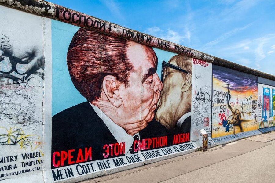 Berlin: East Side Gallery and Cold War Segway Tour - Starting in central Berlin